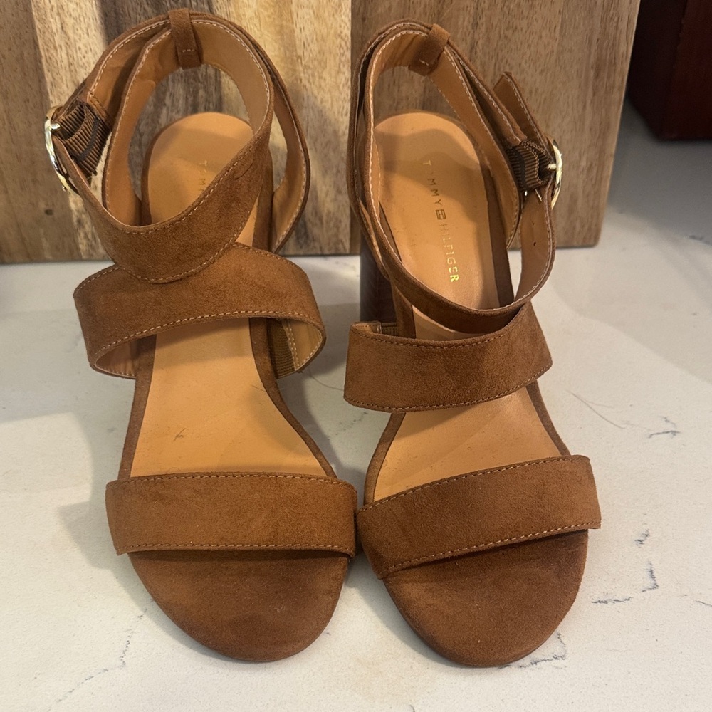 Tommy Hilfiger Women's Tan Strap Sandals